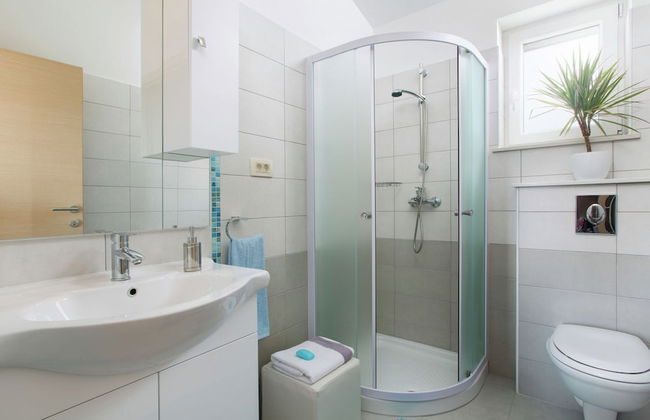 Detached Villa With Private Pool Located on Hill Overlooking Kvarner - Foto 14