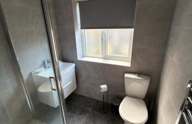 2 Bed house - Brighouse close to McDonalds and B&M - Foto 9