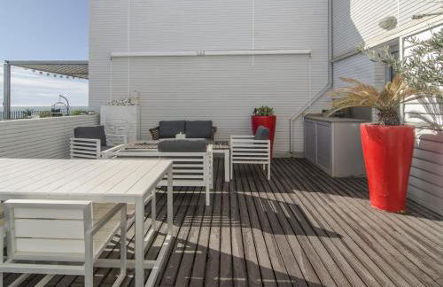 Duplex vistas mar con piscina - Photo 23