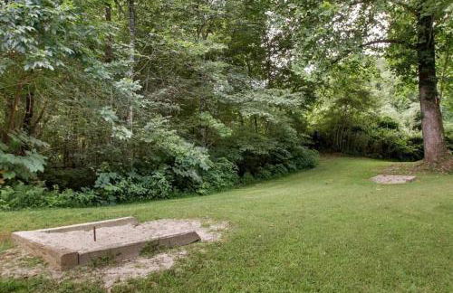 Astounding River View - Outdoor Hot Tub, Volleyball Net, Game Room + More! - Foto 42