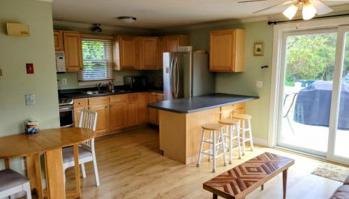 Charming 2 Bedroom Green Hill Beach Cottage - Foto 2, stove