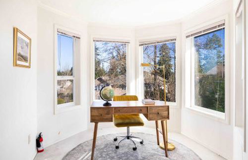 Brier 5BR Retreat w Pool Table Deck Central AC - Foto 32