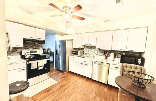 Charming 4BR 4BA Townhouse In Annandale, VA - Foto 9
