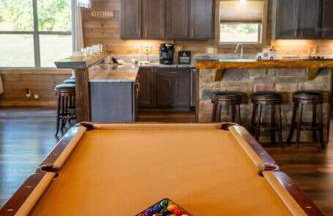 Serenity Ridge- Scenic Luxury Log Estate Getaway - Foto 23