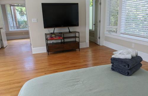 Luxurious 1BR in Grand Old Home - Photo 5