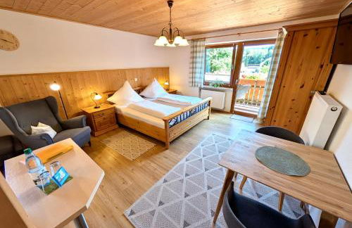 Gästehaus Philipp im Herzen des Fichtelgebirges - 5 Ferienwohnungen, großes Grundstück, Wald und Wiese, Wohnung mit privater Sauna, kostenfreie Parkplätze, WLAN - Foto 55