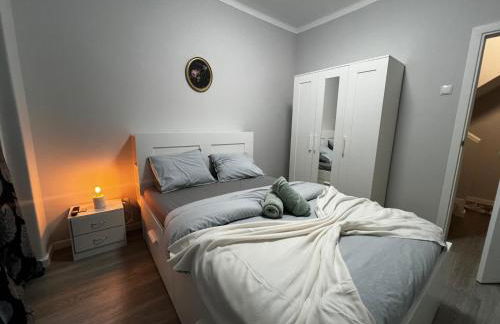 Chachino Guesthouse -5 Mins walk to Train & Bus Station - Foto 12