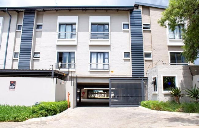 Contemporary Spacious & Comfortable Apartment - Foto 16