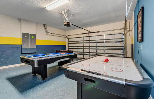 Villa W/ Pool, Movie Theater & Game Roomsleeps 20 - Photo 42