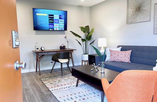 Bright Top Floor-King Bed-Parking-Fast Wi-Fi - Foto 30