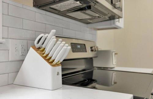 Coastal 3BD Bungalow One Block from Scenic Walkway - Foto 17