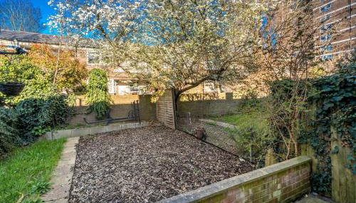 Stylish 3 Bed Home with Gardens Fast Transport Links - Foto 5