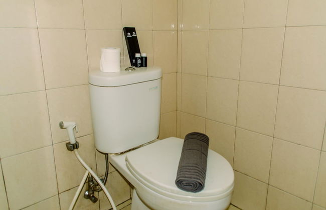 Homey And Warm Studio Room At Tifolia Apartment - Foto 15