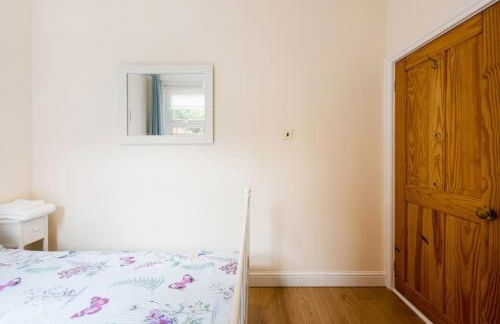 Bikki Apartments - 2 Bed - Free Parking - Own Entrance - Photo 13