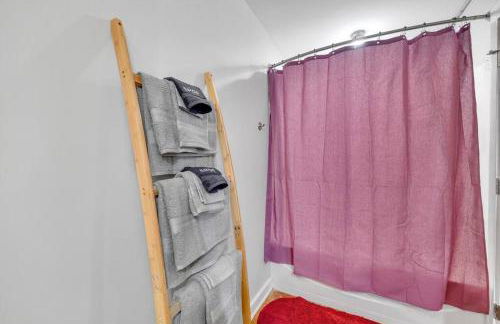 Charming 1BR Condo - Full Kitchen - Uptown Living - Foto 29