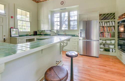 Ornate Victorian with Courtyard and Fire Pit - Foto 18