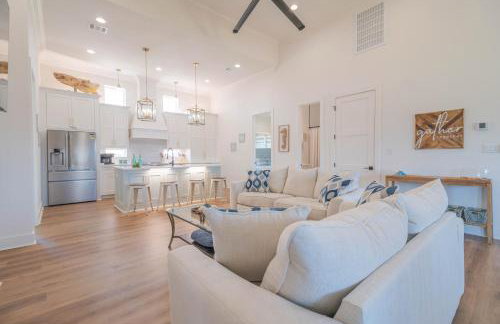 4BR Beach Haven - Deck, Gourmet Kitchen, Tiki Bar Fun - Foto 3