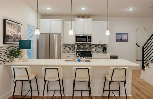 Luxe 2023NewBuild Entire home with 3BR 7BDs Ideal for Long Winter Stays, Outdoor, Central - Foto 15