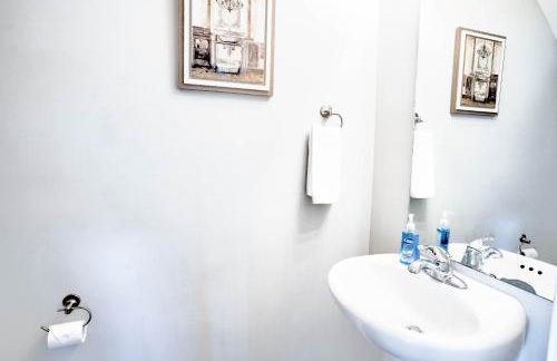 Kannapolis Elegant Townhouse - Pet Friendly - Photo 58