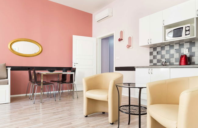 Royal Court Apartments - Photo 39