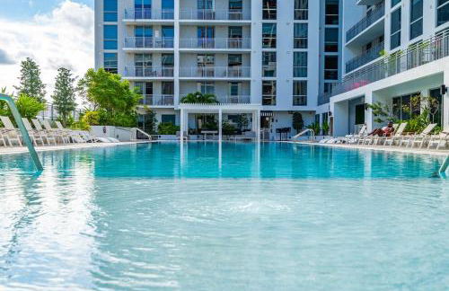 Miami Magic Vibrant 2 Bedroom with Free Parking - Photo 17
