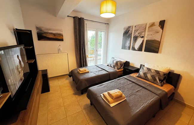 Skiathos Center Stylish 2 Bd w Balcony - Photo 3