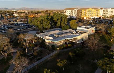 Modern 4BR Retreat in Prime Gilbert Location - Foto 23