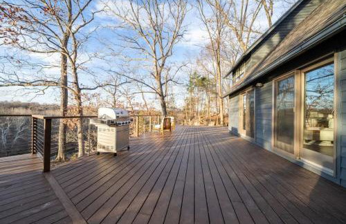 Exclusive Wooded Chalet w Magnificent River Views - Foto 38