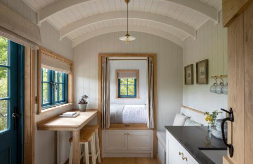 Woodlands Shepherds Hut Chatsworth Estate - Photo 3