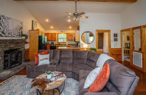 Riverfront Little Red Cabin, Hot Tub, World-class Trout Fishing, Views & Boat Access - Photo 24