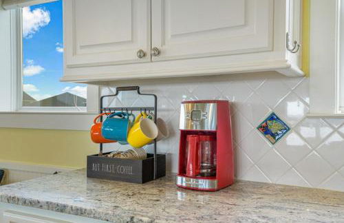 BEACHFRONT with DECK Hot Tub and View and Cargo Lift Sleeps 14 - Foto 27