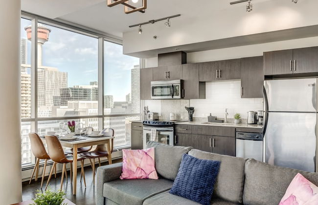 Luxury 2BR Condo - Downtown City Views - Photo 11