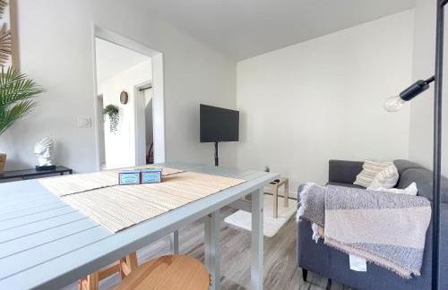 Les chats pitres Maison au calme rénovée avec jardin, terrasse aménagée, transats, abri à vélo, parking gratuit, 5 mn à pied du centre Bayeux proche des plages du débarquement - Photo 10