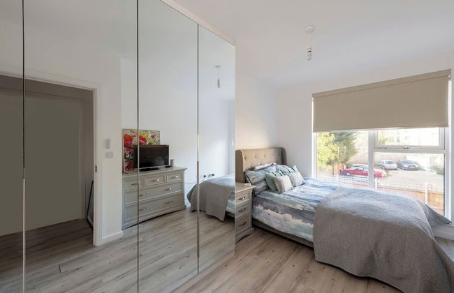 Stylish 3-bed Townhouse With 3 Baths in Southgate - Foto 3