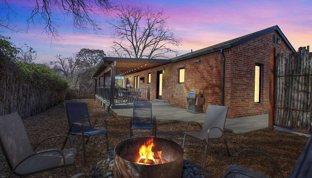 Alcove: Steps to Main St.-high End Home W/hot-tub! - Foto 2, Imagen principal