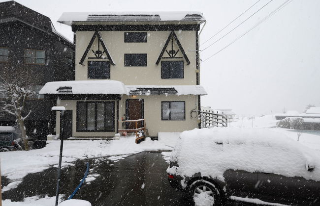 Iroha Nozawa - Photo 1