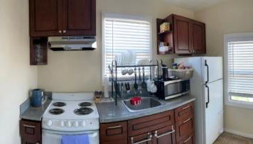 Fully furnished (Pearl) Modern deco updated 1 bedroom/1bathroom - Photo 5