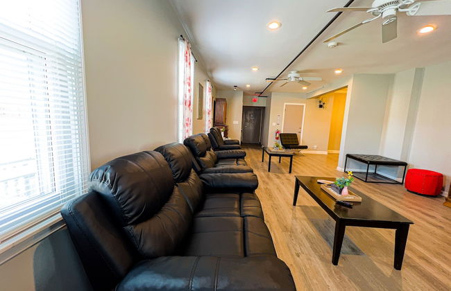 THE 1023 With Private Yard & Parking, Near Falls & Casino by Niagara Hospitality - Photo 35