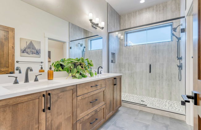 Grand Fir by Avantstay Hot Tub and Firepit - Foto 8