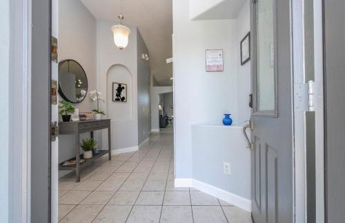 Magical 5-Bedroom Retreat w/ Pool, 3 Ensuite Bedrooms, Near Disney, and Internet! - Foto 24