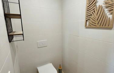 La Maison du Lac sleeps 10 and has air conditioning - Foto 8