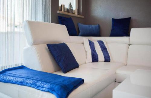 La Perla Apartments - Photo 39