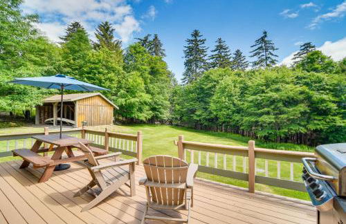 Woodsy Beaver Cove Cabin with Deck and Fire Pit! - Foto 20