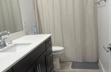 Modern Desert Home-Great for families & groups, near golf, hiking, and city fun, Private in-law suite with own entrance also available separately - Foto 40