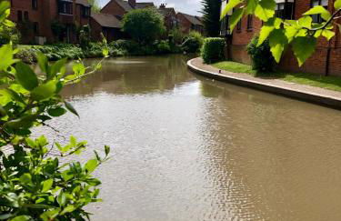 AB - Top floor 2 bed modern town centre apartment with parking for one vehicle - Foto 17