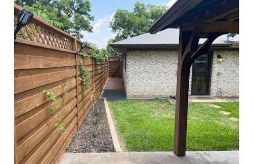 StockYards! Walk 3 Blocks-Ranch House sleeps 8 - Foto 35