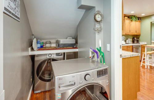 Deck with Hot Tub Ashton Cozy Cub Cabin - Foto 31