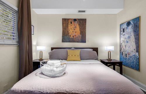 Artful Home Near Design District - Photo 13