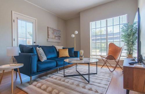 Boulevard Stays Quiet 1BR King Suite Pool Gym Parking 01 - Foto 1