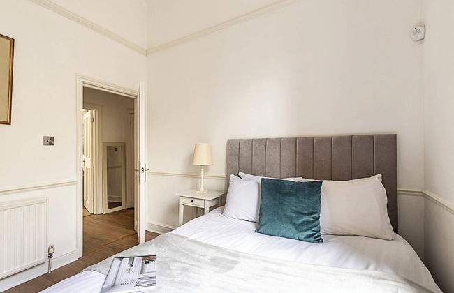 Bright Home Near Little Venice - Photo 7